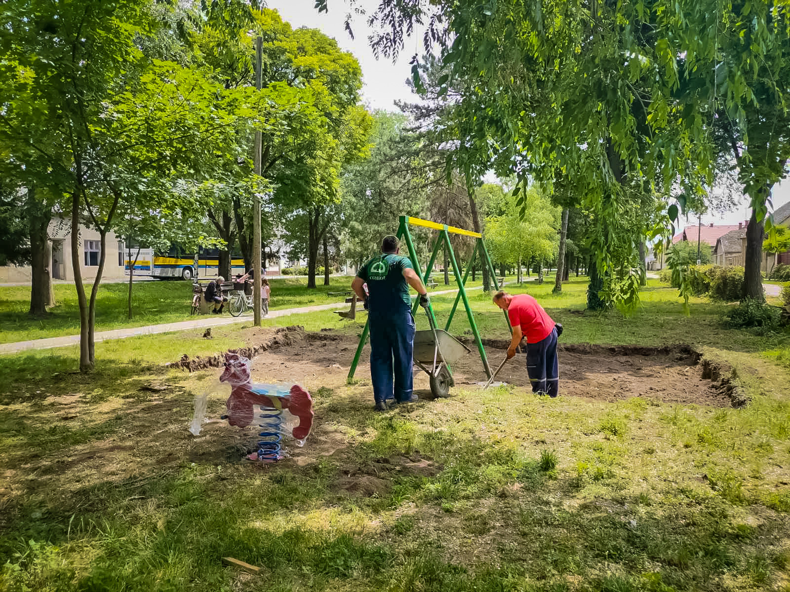 Postavljanje dečijeg igrališta - JKP "Zelenilo"