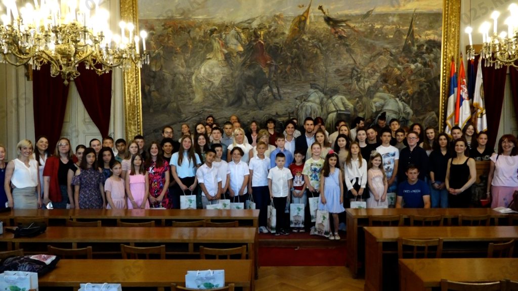 Nagrađeni učenici Muzičke škole „Petar Konjović“ Sombor na prijemu kod gradonačelnika 4