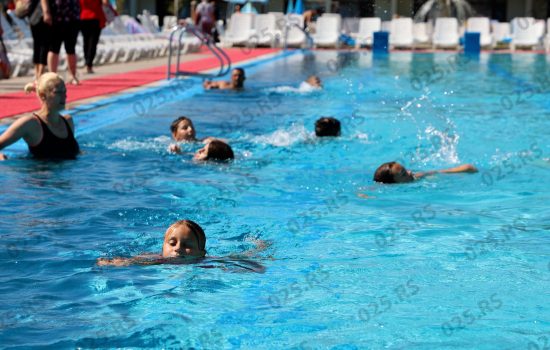 Uspešno završena i ovogodišnja besplatna škola plivanja na bazenima “Junaković” 3