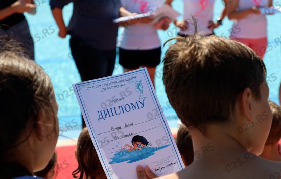 Uspešno završena i ovogodišnja besplatna škola plivanja na bazenima “Junaković”6