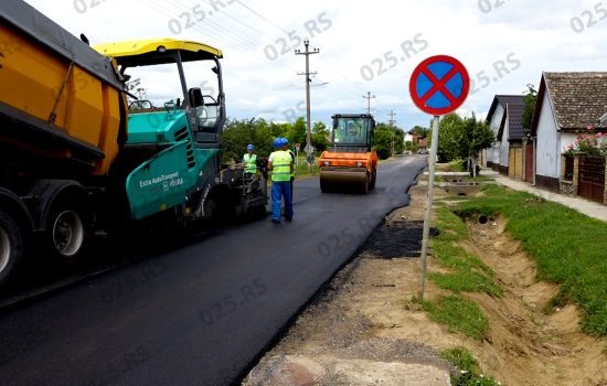  U toku završni radovi na asfaltiranju Apatinskog puta u Prigrevici 2