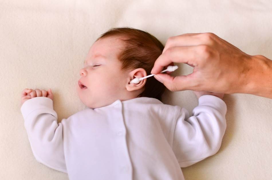Čišćenje ušiju bebama