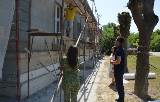 U toku rekonstrukcija fasade Doma kulture u Gakovu