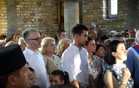 Osvećenjem krstova na Hramu obeležena slava sela Kljajićevo 1