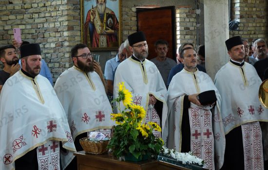 Osvećenjem krstova na Hramu obeležena slava sela Kljajićevo 2