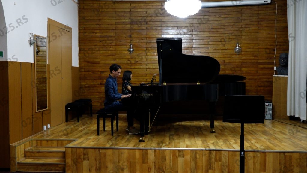 Novi polukoncertni klavir za Muzičku školu u Somboru 6