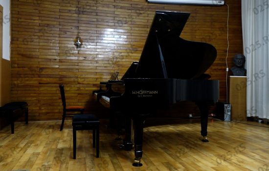 Novi polukoncertni klavir za Muzičku školu u Somboru 3