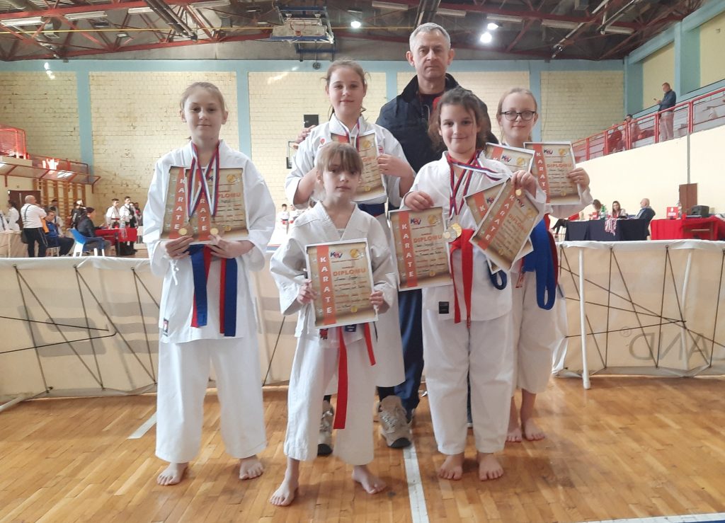 Šest medalja za Karate klub „Crvenka“ na Prvenstvu zone Bačka