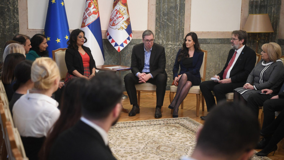 Vučić na sastanku sa predstavnicima Roma