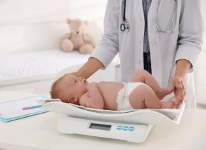 Deca postaju gojazna zbog navika koje steknu kao bebe- Nemaju veze samo sa hranom, evo šta još utiče