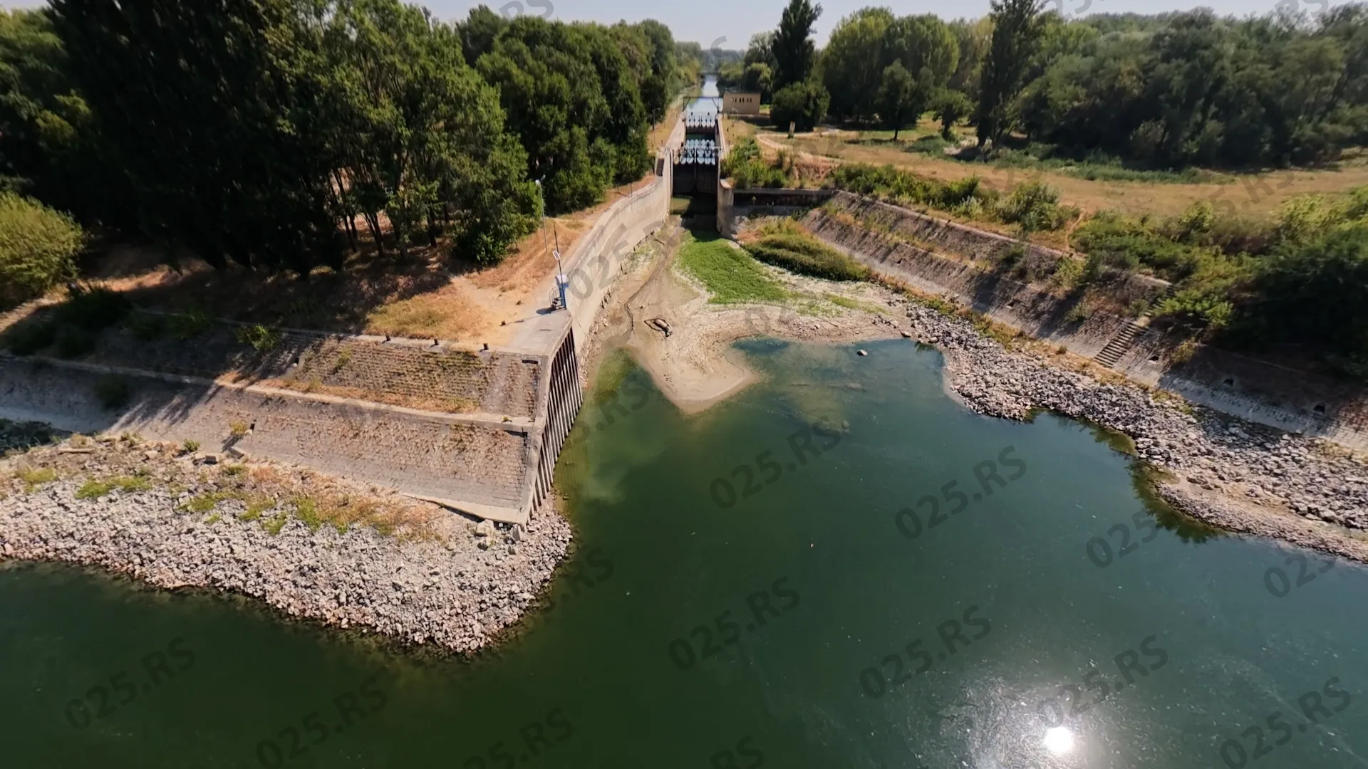 Dunav kod Bezdana nastavlja da raste