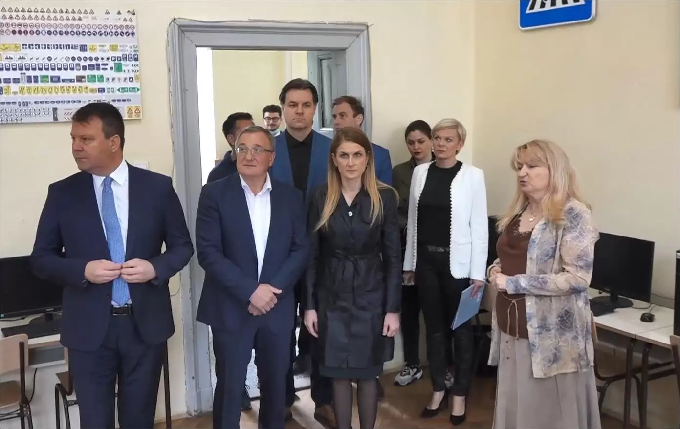 Igor Mirović u učionici