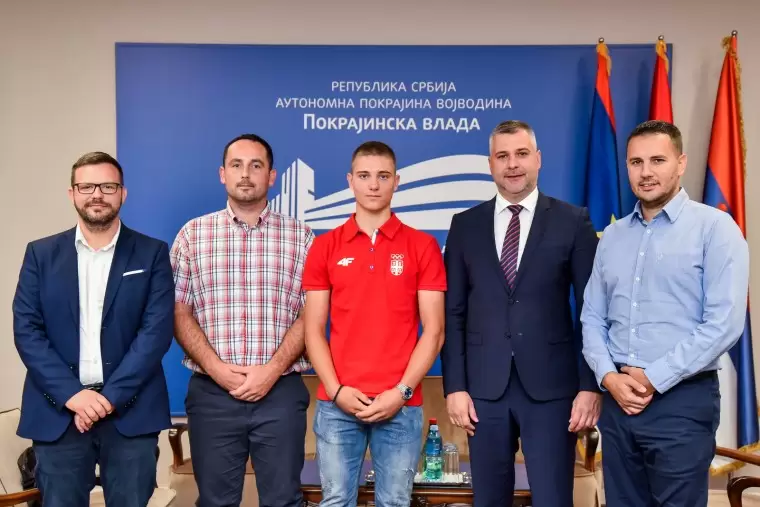 Prijem za uspešnog biciklistu Mihajla Stolića u Pokrajinskoj vladi