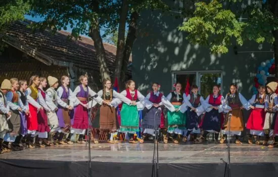 Folkloraši