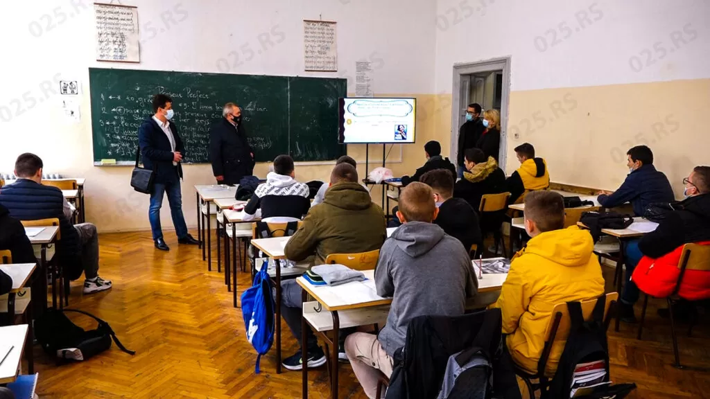 Poseta srednjim školama
