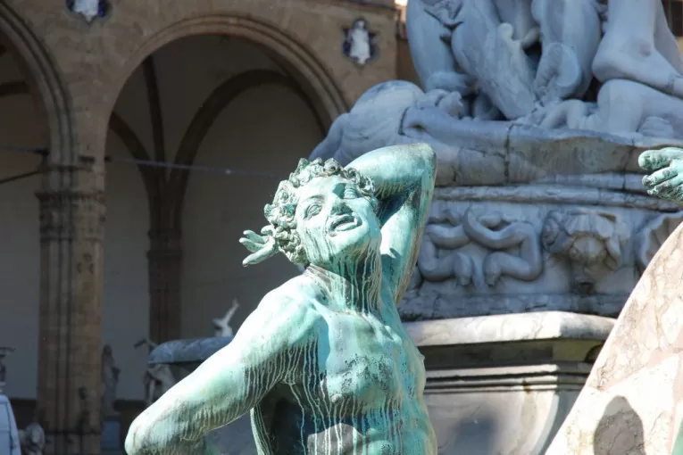 statua