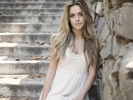 žena