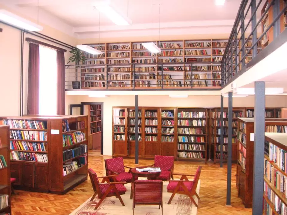 Biblioteka - Apatin