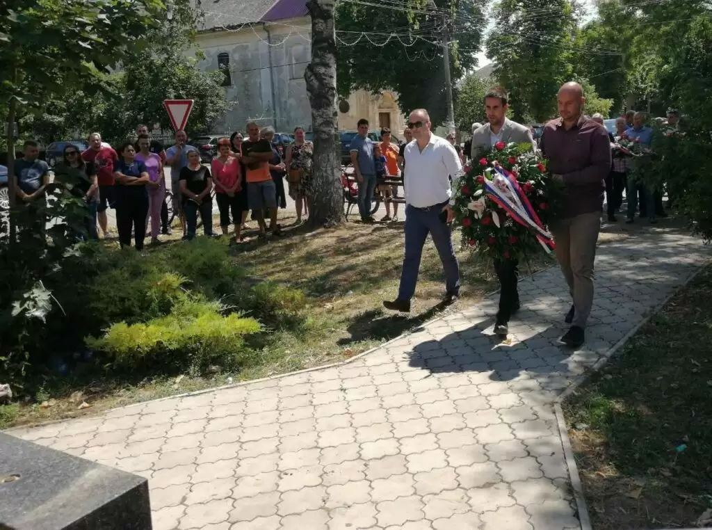 Kljajićevo - polaganje venaca 3
