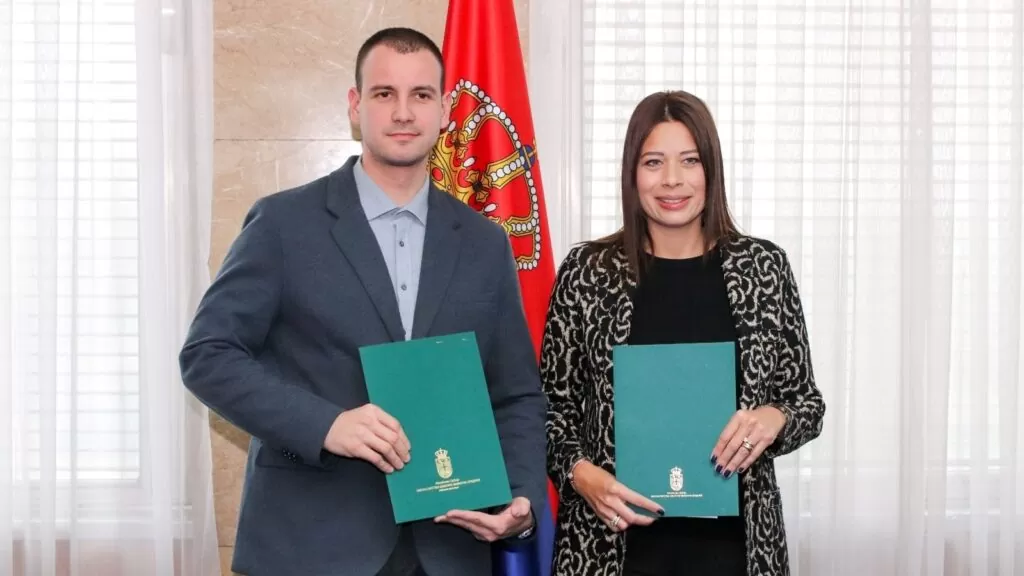 Uručenje ugovora - Irena Vujović