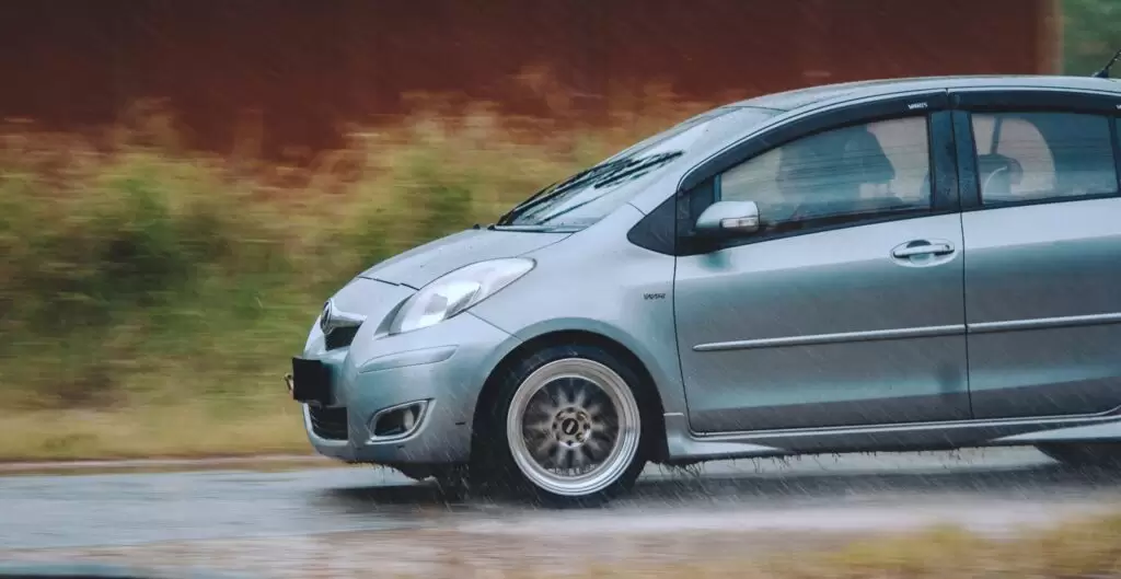 Automobil