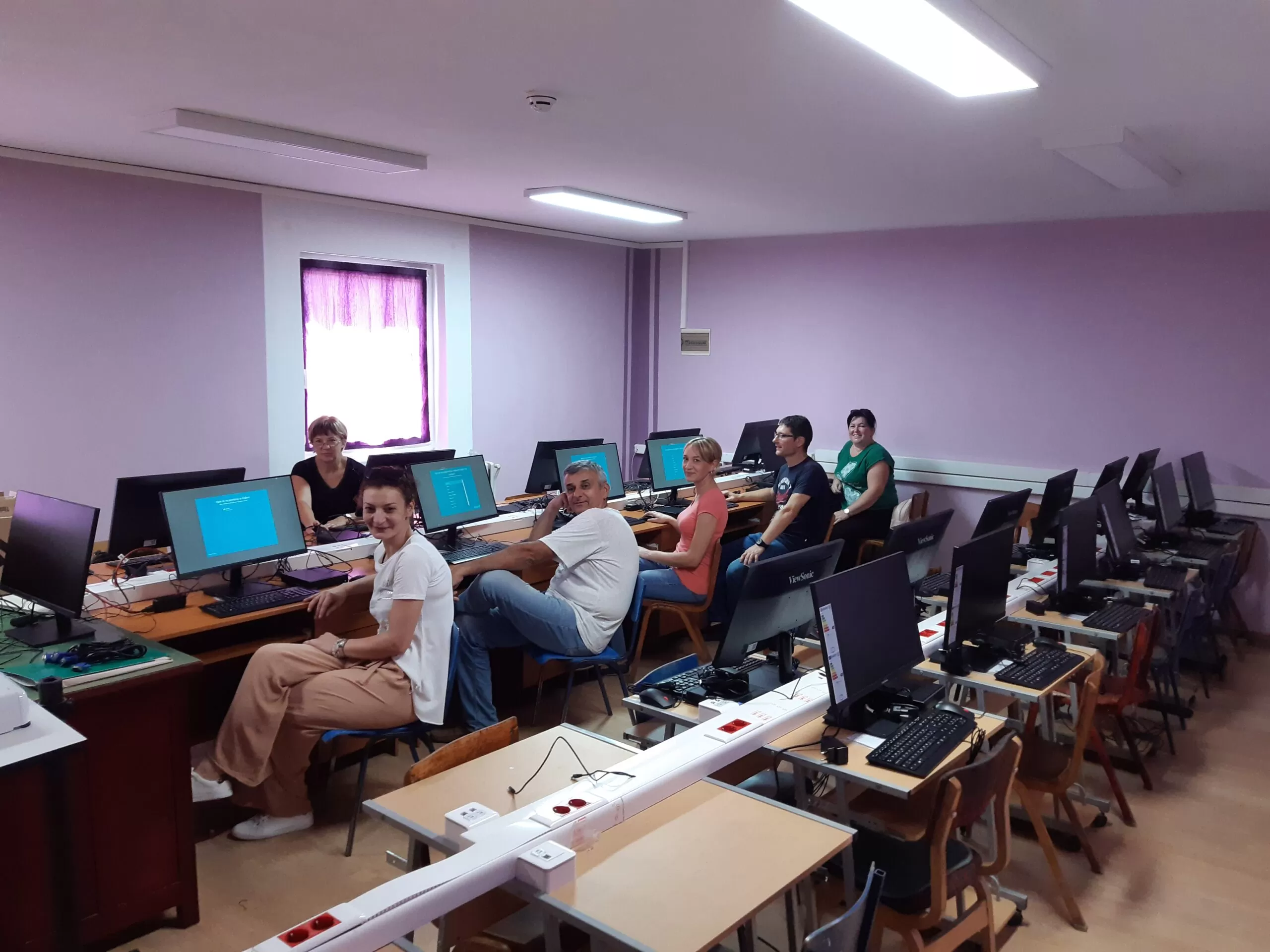 Informatički kabinet - OŠ "Nikola Tesla" Kljajićevo 1