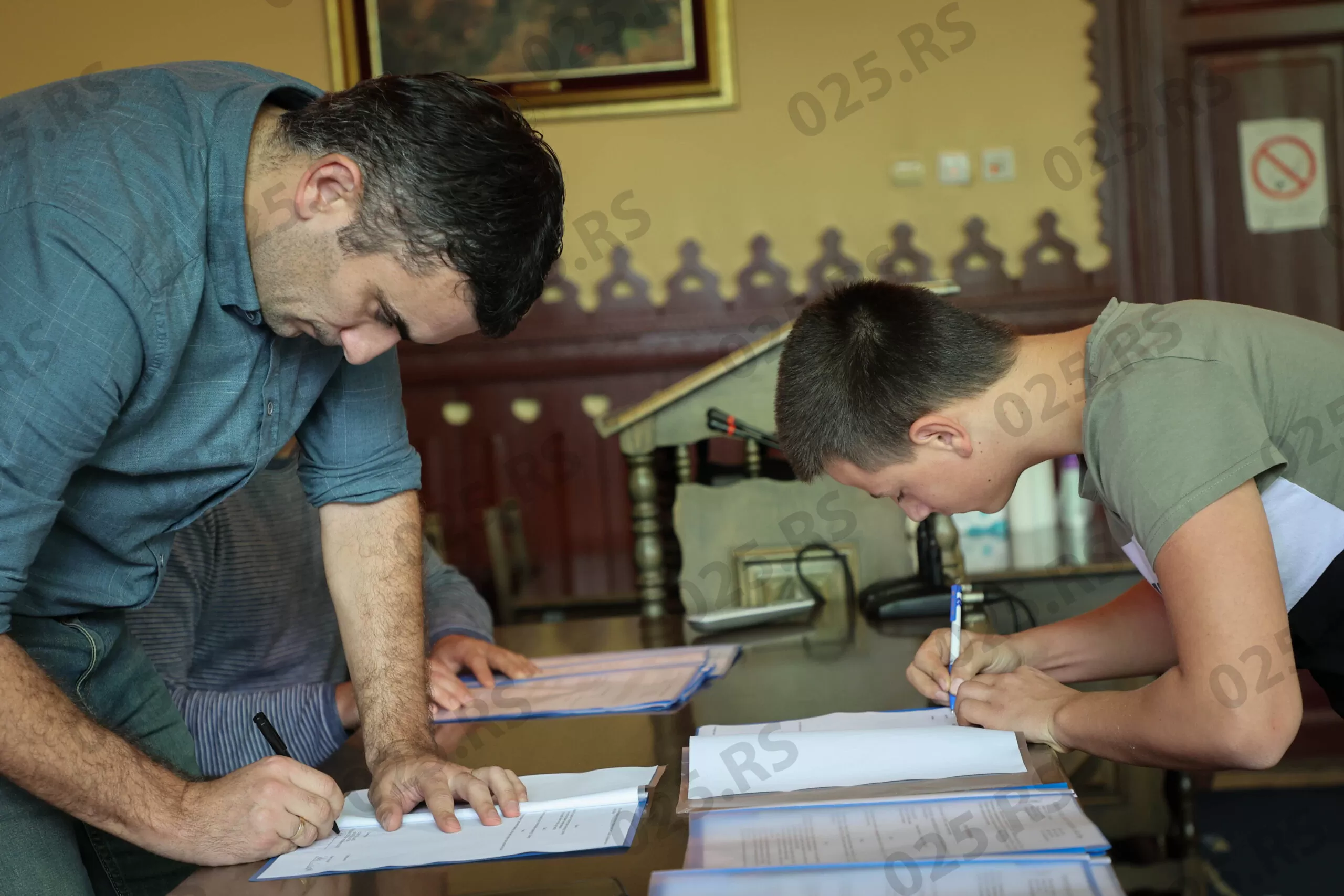 Apatin - potpisivanje stipendija sa sportistima 