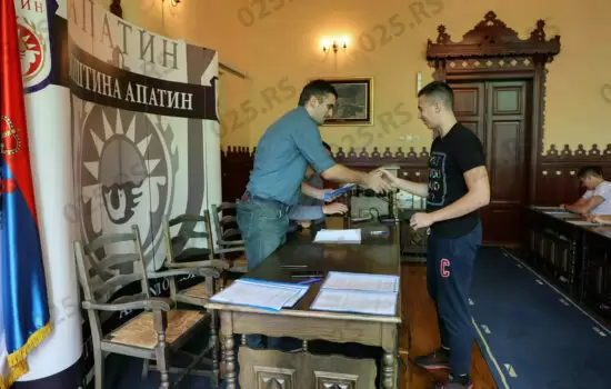 Apatin - potpisivanje stipendija sa sportistima 1