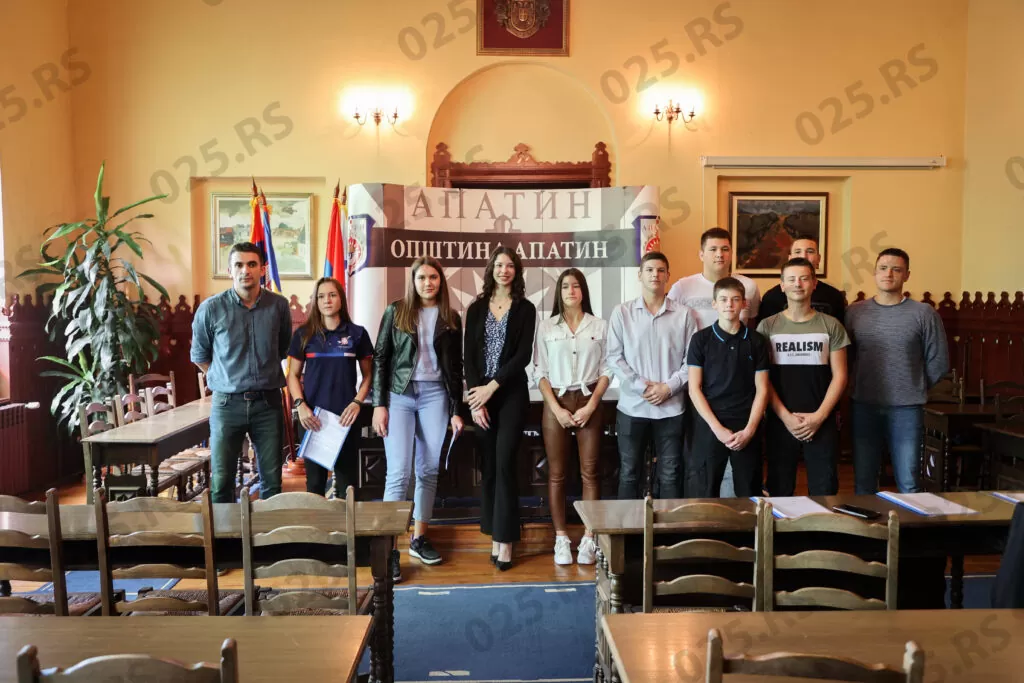 Apatin - potpisivanje stipendija sa sportistima 4
