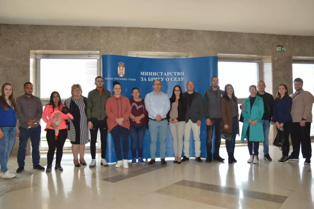 Potpisivanje ugovora o dodeli kuća na selu 2