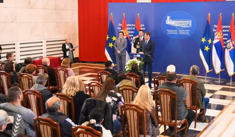 Pokrajinska vlada - uručenje ugovora