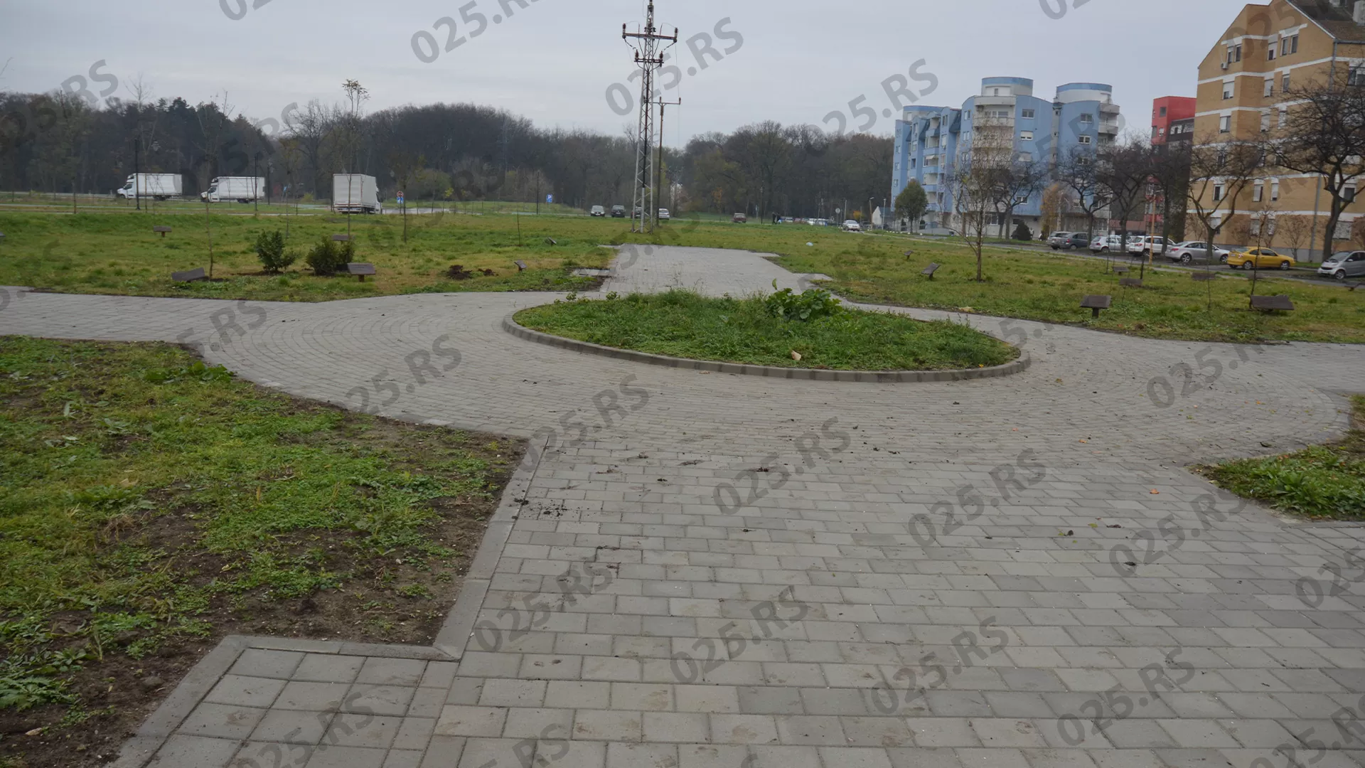 Gradski park - sadnja u Bloku 82 - 2