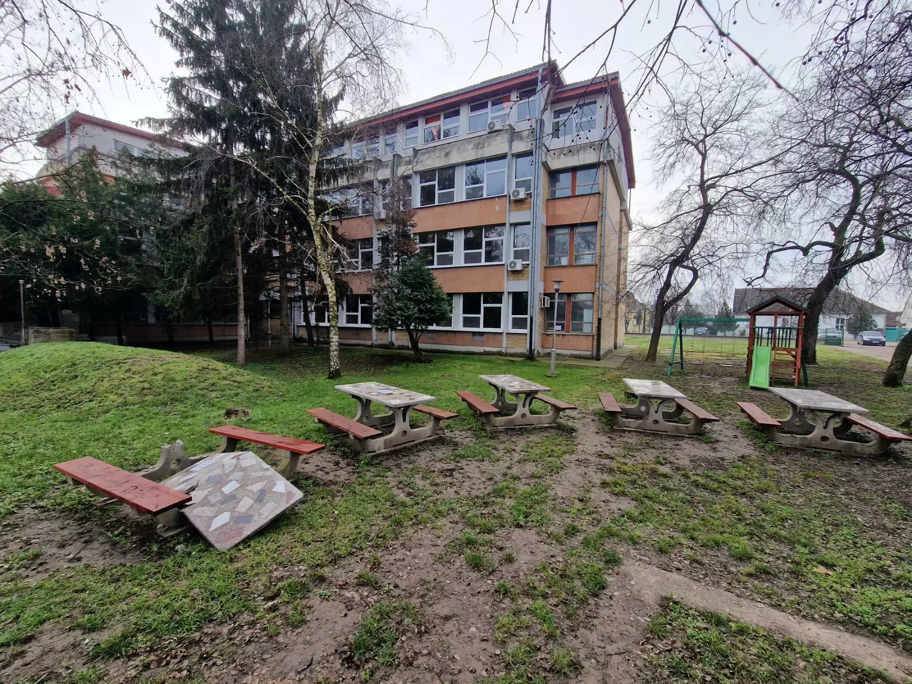 Kula - vandalizam u školi
