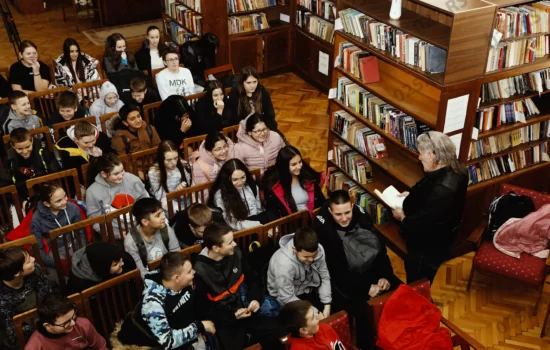 Pisac za decu i mlade Takarič u poseti Apatinu