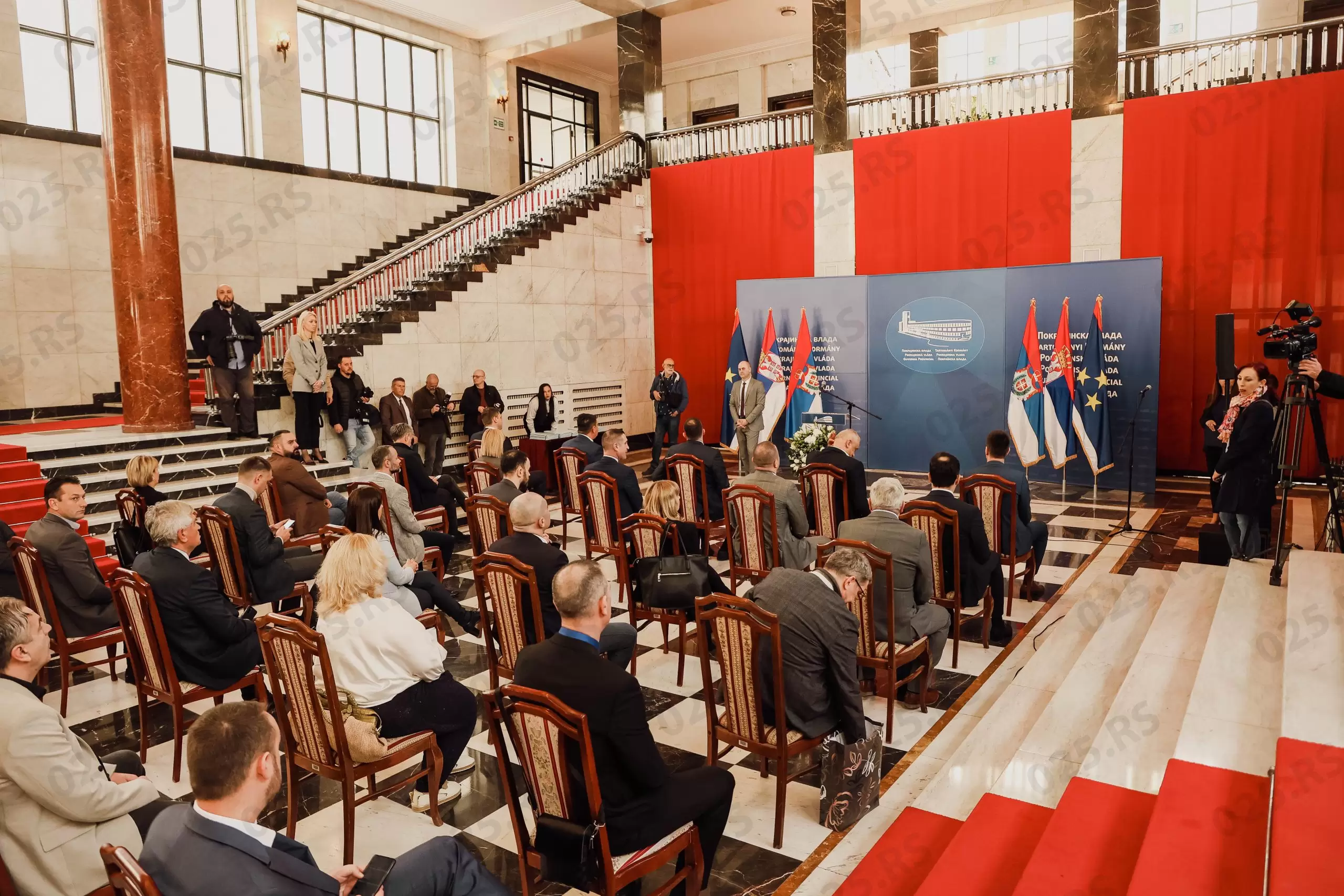 Pokrajinska vlada - potpisivanje ugovora 2