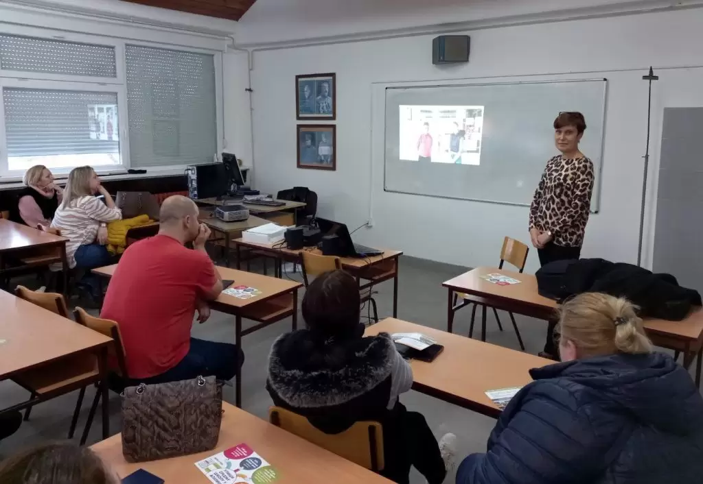 apatin srednje skole