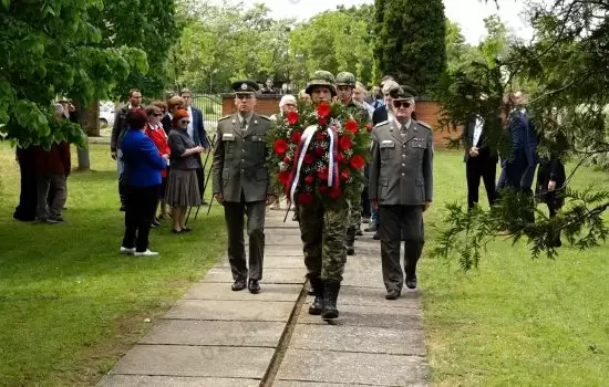 U Somboru polaganjem venaca obeležen Dan pobede nad fašizmom 2