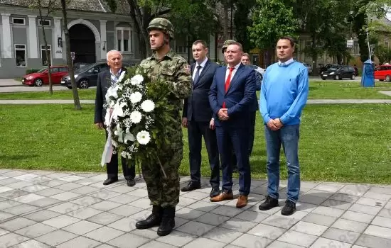 U Somboru polaganjem venaca obeležen Dan pobede nad fašizmom 5