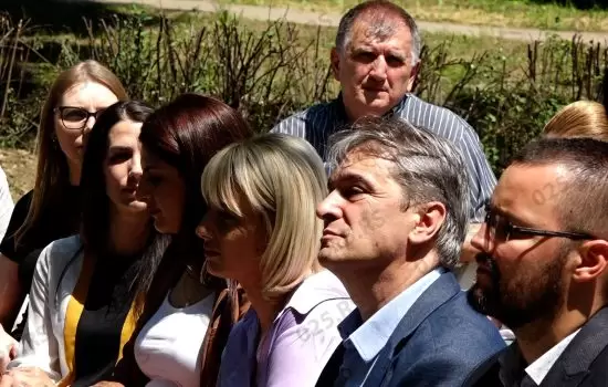 Svetozar Miletić - građani u razgovoru sa Goranom Vesićem1