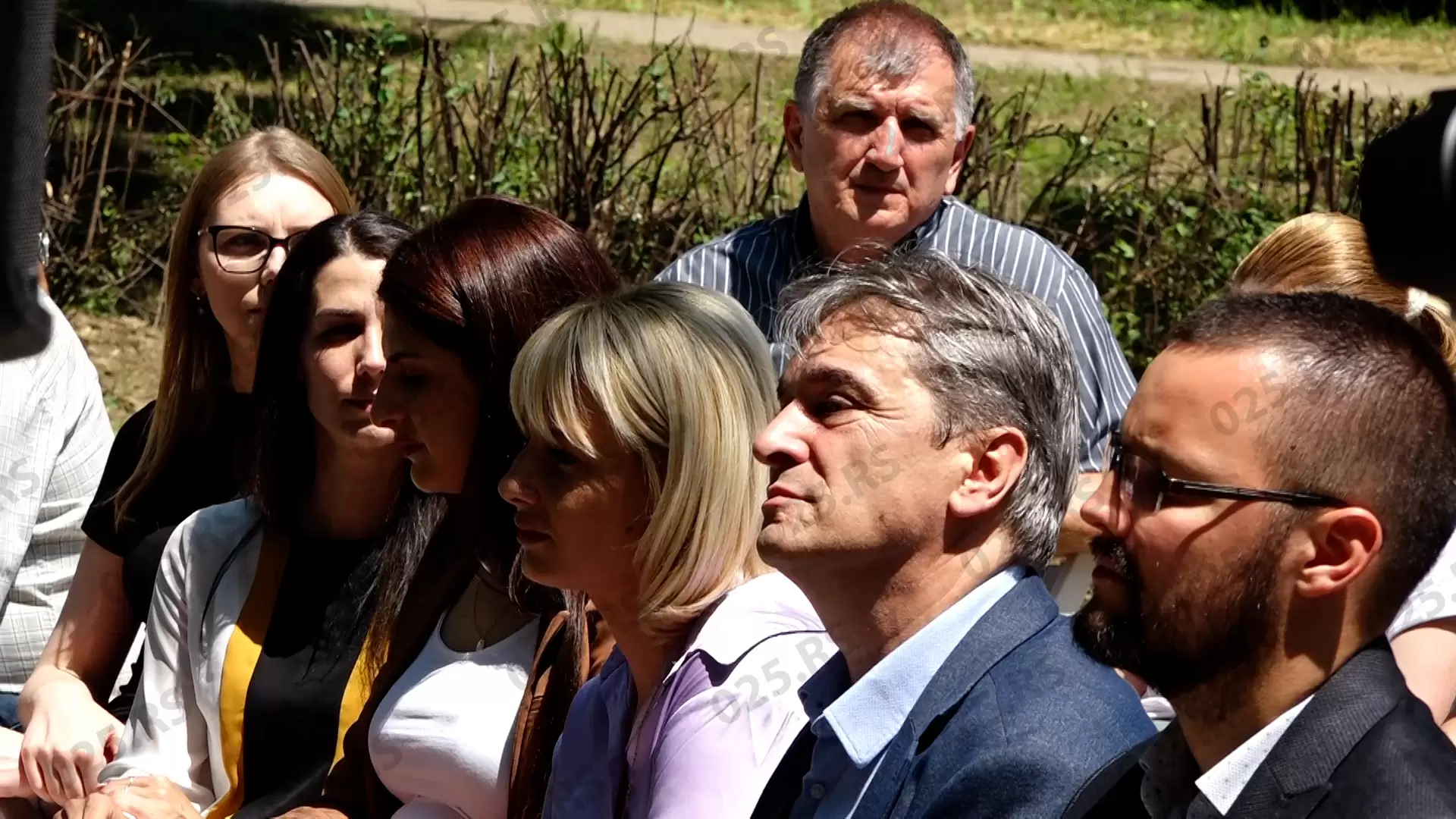 Svetozar Miletić - građani u razgovoru sa Goranom Vesićem1
