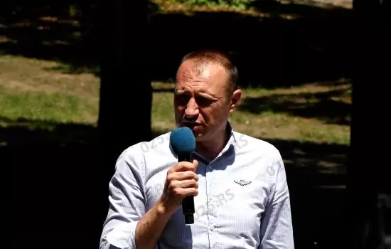 Svetozar Miletić - građani u razgovoru sa Goranom Vesićem 5