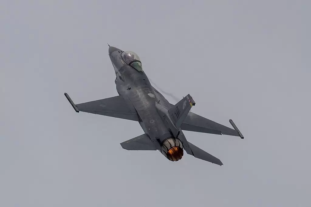 Vojni avion F-16