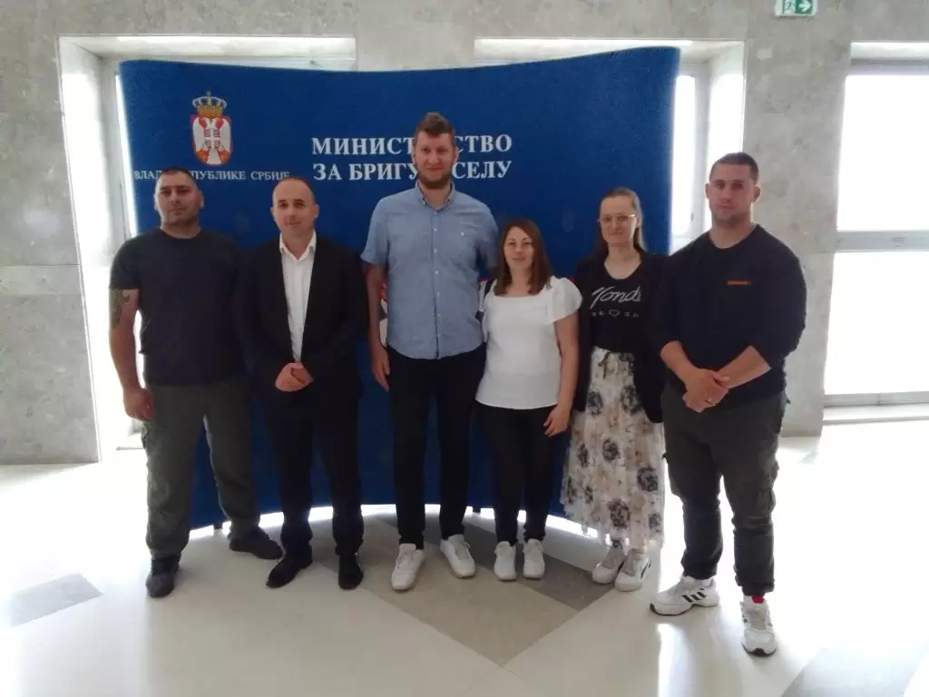 Kuće na selu - potpisivanje ugovora