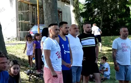 (VIDEO) Turnir odbojke na pesku u Gakovu