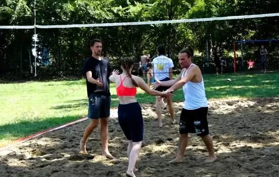 (VIDEO) Turnir odbojke na pesku u Gakovu