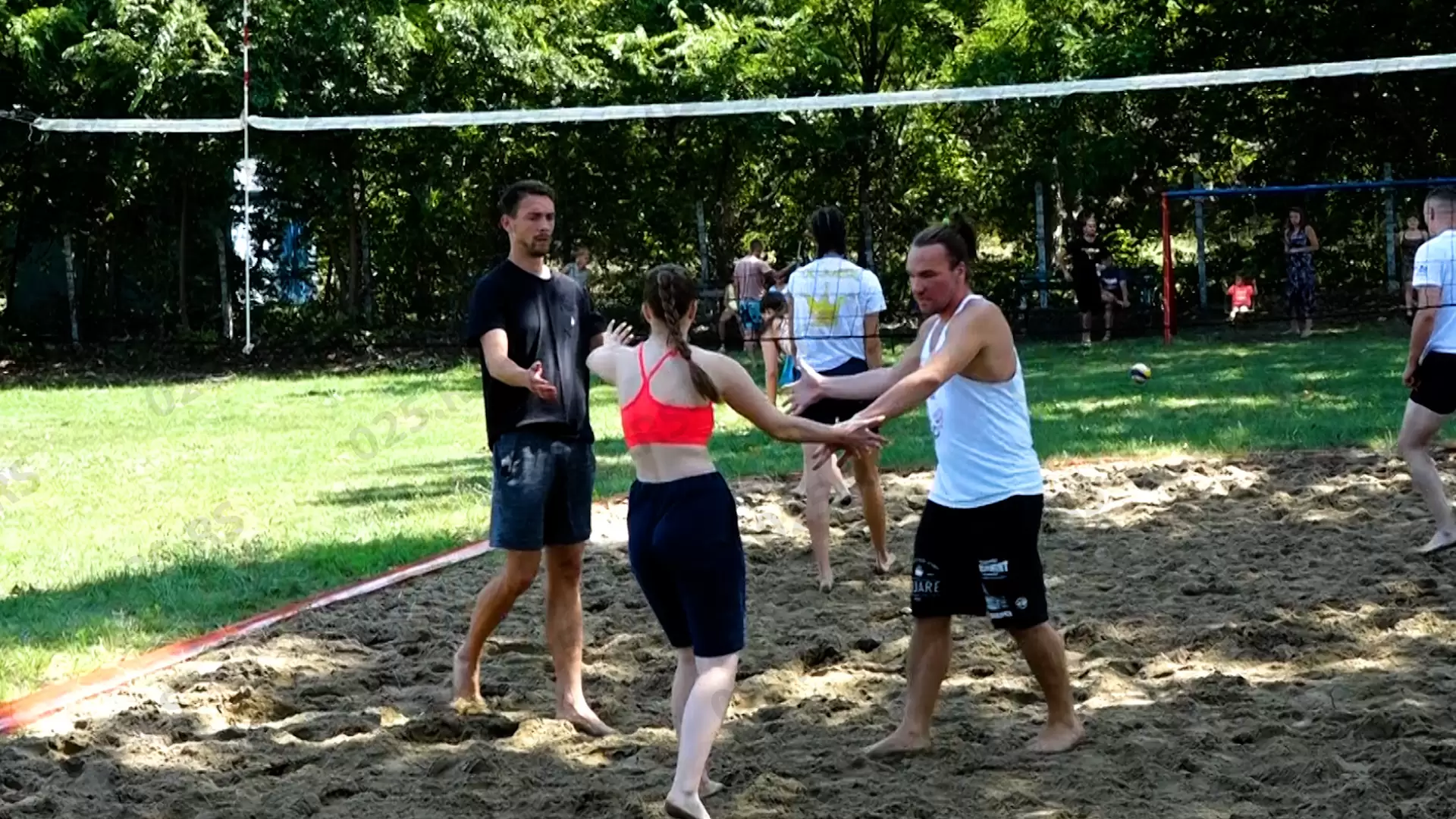 (VIDEO) Turnir odbojke na pesku u Gakovu