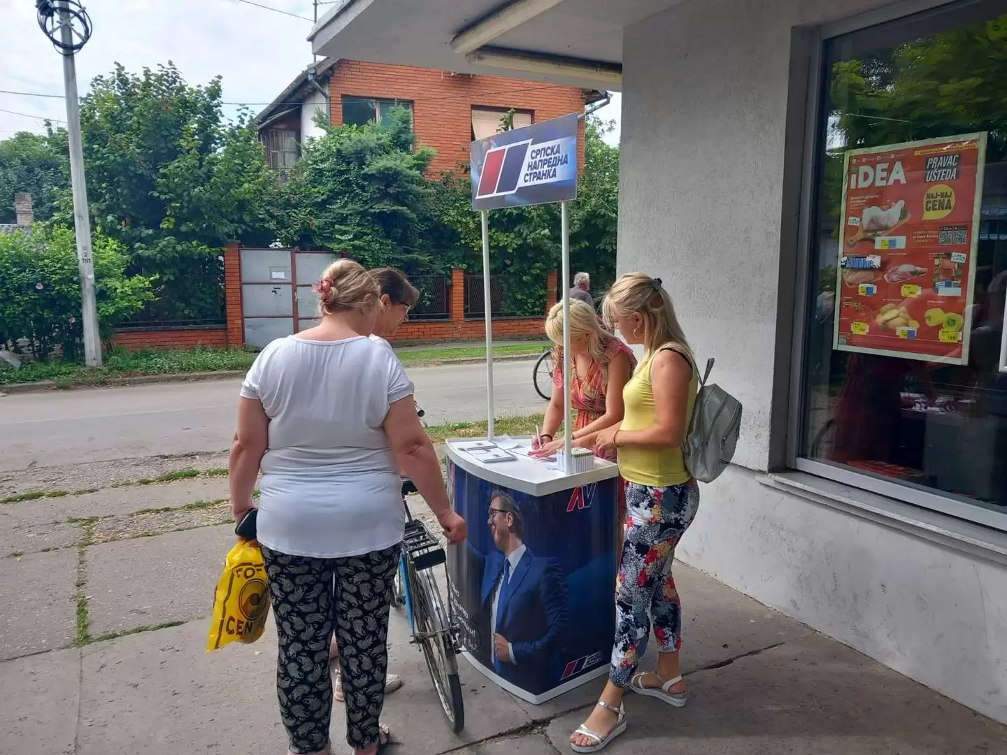 Nastavljena realizacija info štandova 3