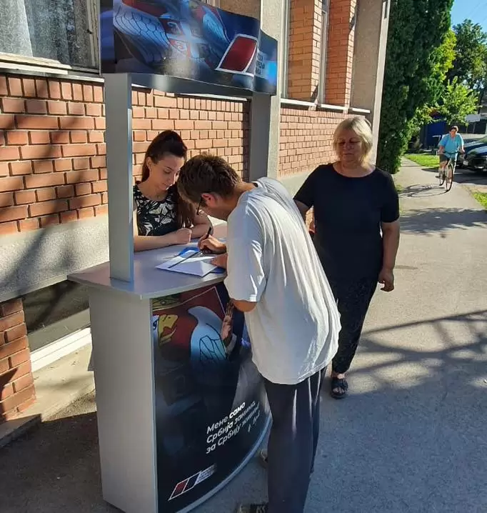 Aktivisti MO SNS Kolut i Bački Breg u razgovoru sa građanima 