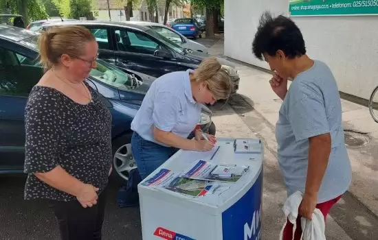 Aktivisti više mesnih odbora SNS Sombor u razgovoru sa građanima 4