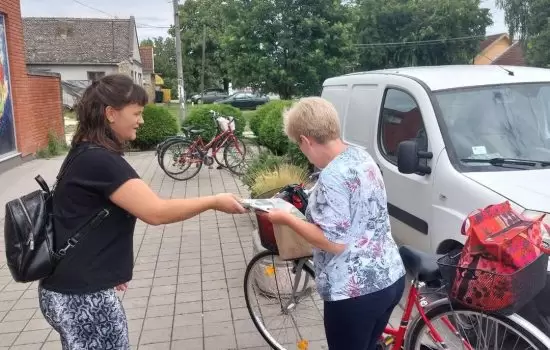 Aktivisti više mesnih odbora SNS Sombor u razgovoru sa građanima 2